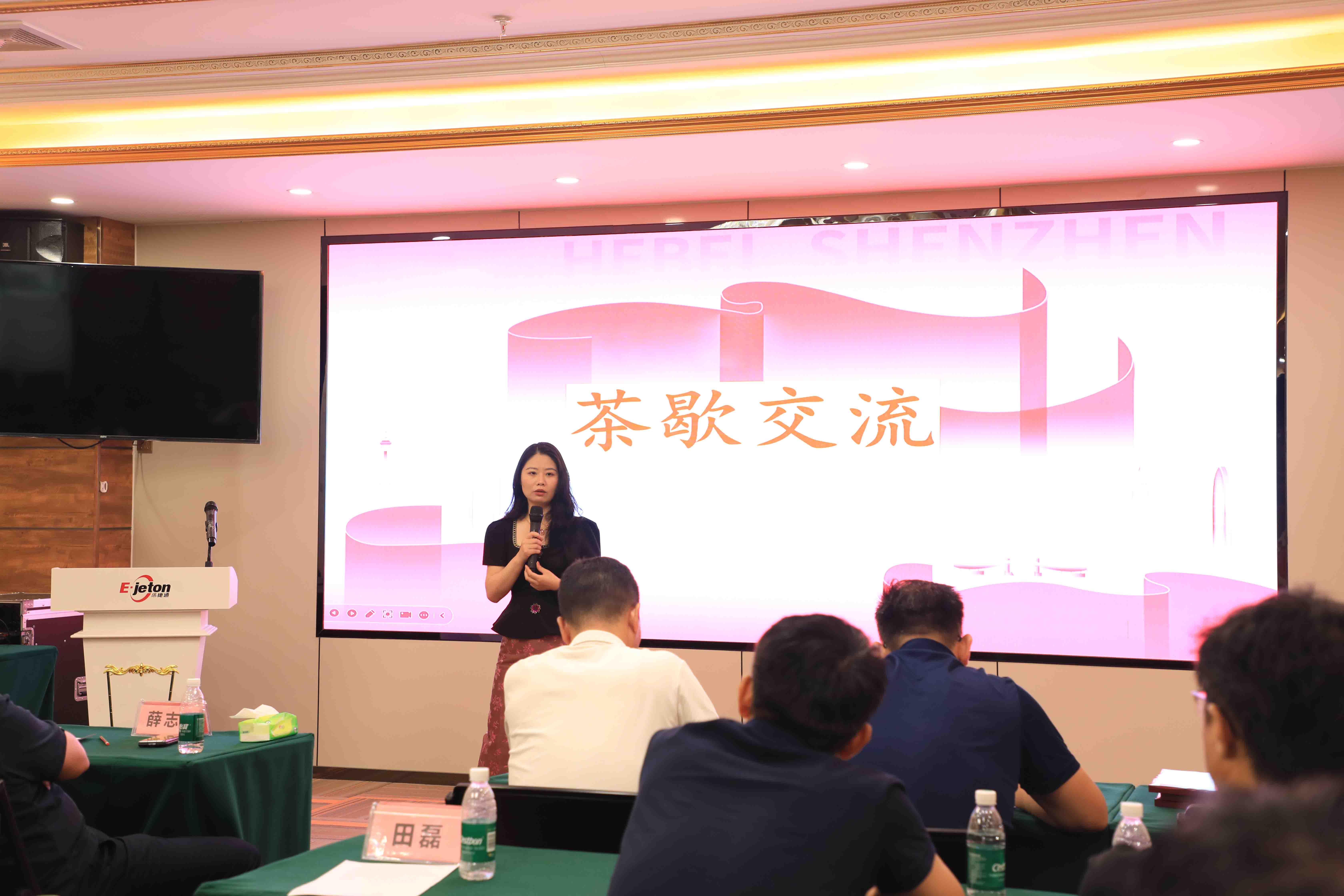 贾亚楠.jpg